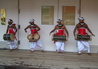 スリランカ音楽で観客を魅了の画像1