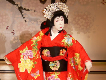 開幕を飾る歌舞伎舞踊公演の画像