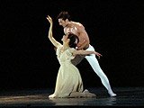 闇に美しく舞うダンサー　｢星降る｣ステージの画像