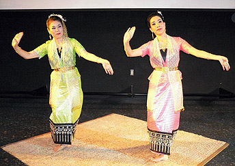 タイ北部の民族舞踊「フォーンペーン」の画像