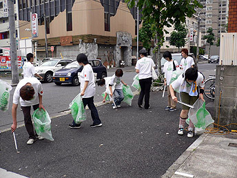 名古屋の学生らがごみ拾いの画像2