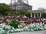 名古屋の学生らがごみ拾いの画像