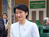 秋篠宮妃紀子さまが博覧会会場を視察の画像
