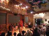 インドネシア館で伝統舞踊の画像