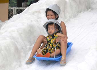 真夏の雪遊びでひんやりの画像1