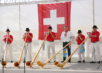スイス建国記念日に伝統音楽を披露の画像1