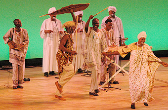 スーダン共和国デーで伝統音楽と踊りの画像1
