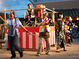 地球市民村で盆踊り国際交流の画像