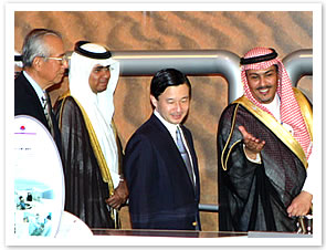サウジアラビア館での皇太子さまの画像
