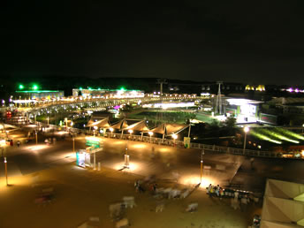 ガスパビリオンから見た愛・地球広場の画像