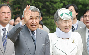 中国館での天皇、皇后両陛下の画像
