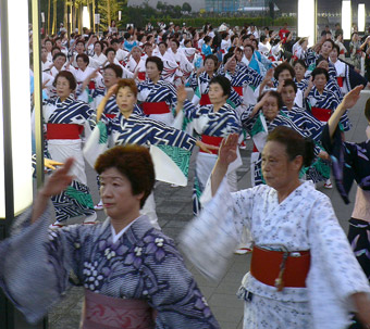 踊りの輪を人の輪にの画像6