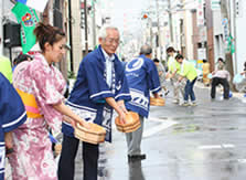 2004年、名古屋でも打ち水大作戦が始まる