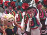 ブルガリアの民族衣装を着た人形の画像