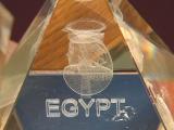 エジプトのクリスタルピラミッドの画像