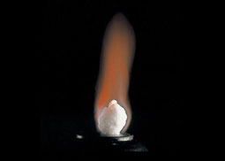 ”燃える氷”メタンハイドレート画像