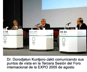 Dr. Dorodjatun Kuntjoro-Jakti presenting his views at Session 3 of the August EXPO 2005 International Forums