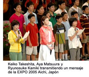 Keiko Takeshita, Aya Matsuura and Ryunosuke Kamiki delivering the EXPO 2005 Aichi, Japan message